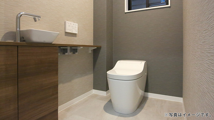 手洗い器付きのトイレ空間