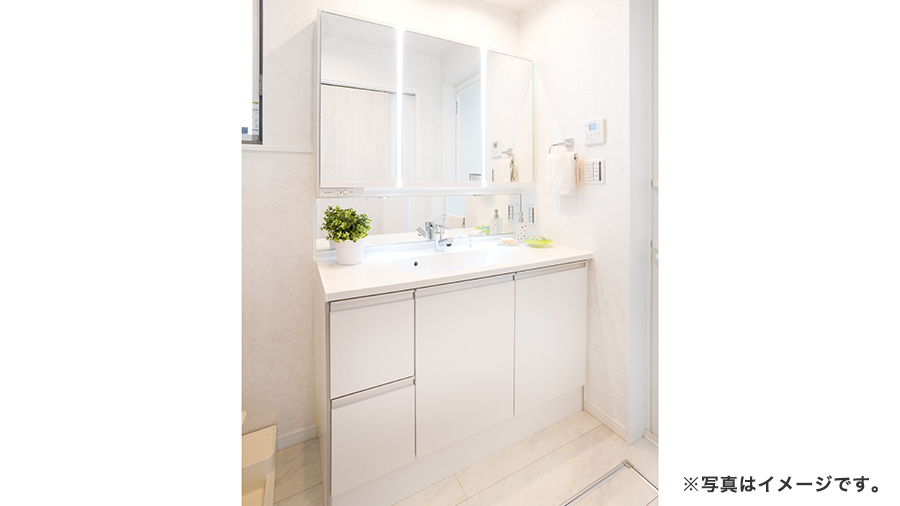 縦型LED付き洗面化粧台